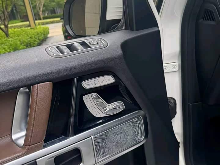 Фото 9 - Mercedes-Benz G-Class