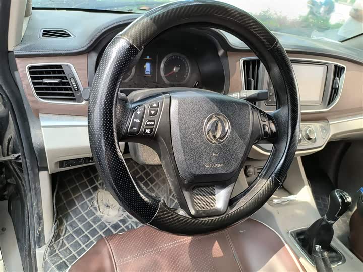 Фото 3 - Dongfeng Forthing Lingzhi M5