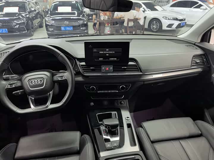 Фото 10 - Audi Q5L