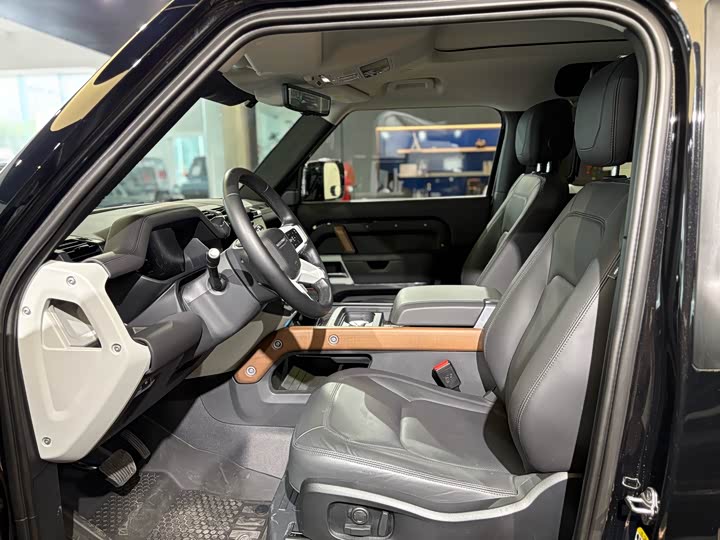 Фото 10 - Land Rover Defender