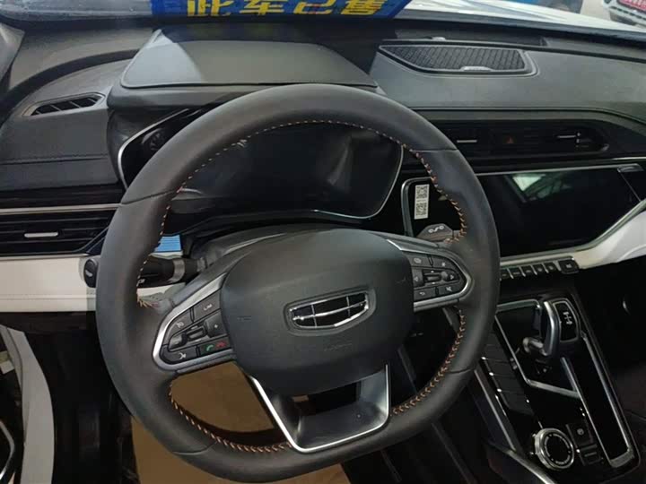 Фото 10 - Geely Atlas