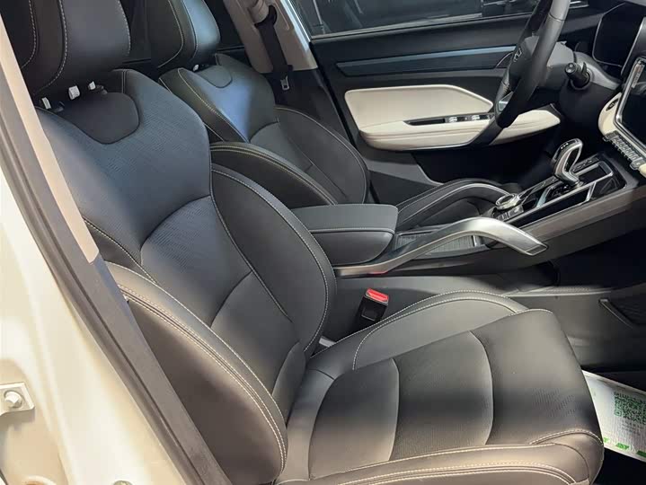 Фото 20 - Geely Atlas