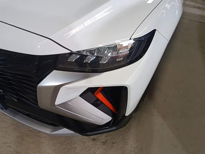 Фото 26 - Geely Atlas