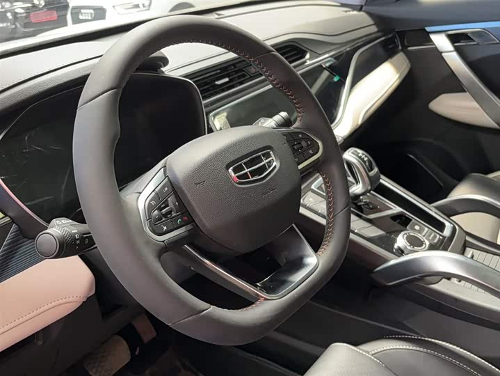 Фото 3 - Geely Atlas