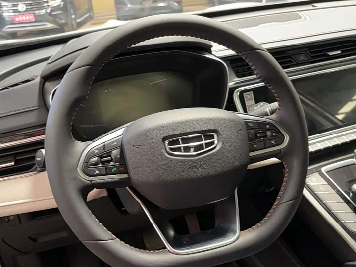 Фото 4 - Geely Atlas