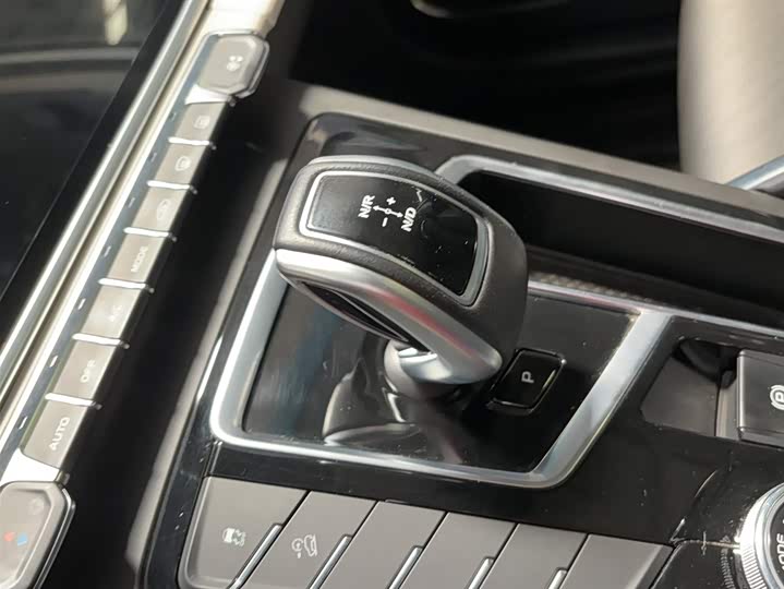 Фото 6 - Geely Atlas