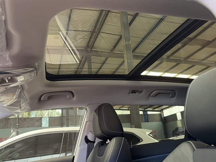 Фото 7 - Geely Atlas