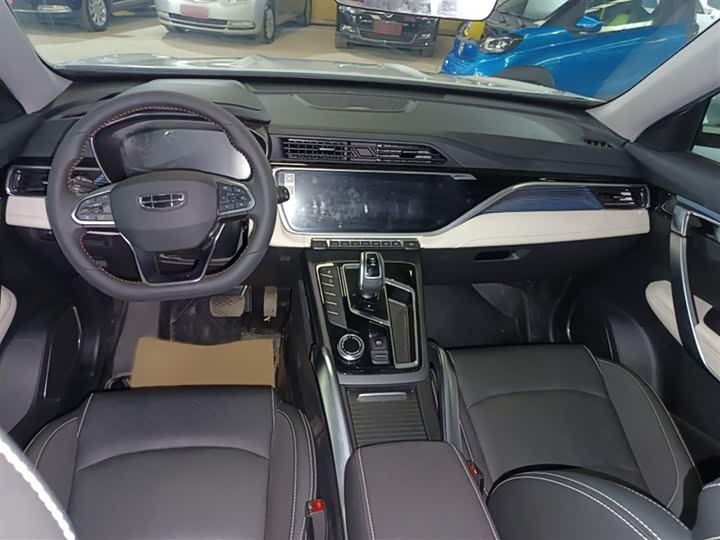 Фото 9 - Geely Atlas