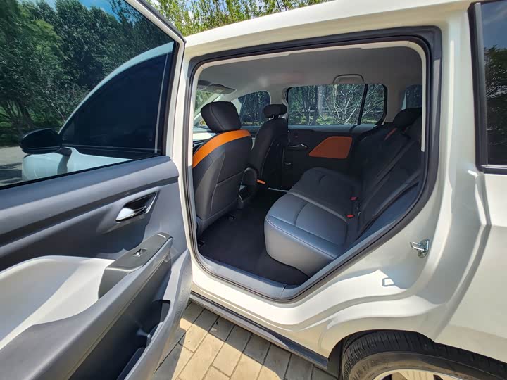 Фото 14 - Bestune NAT