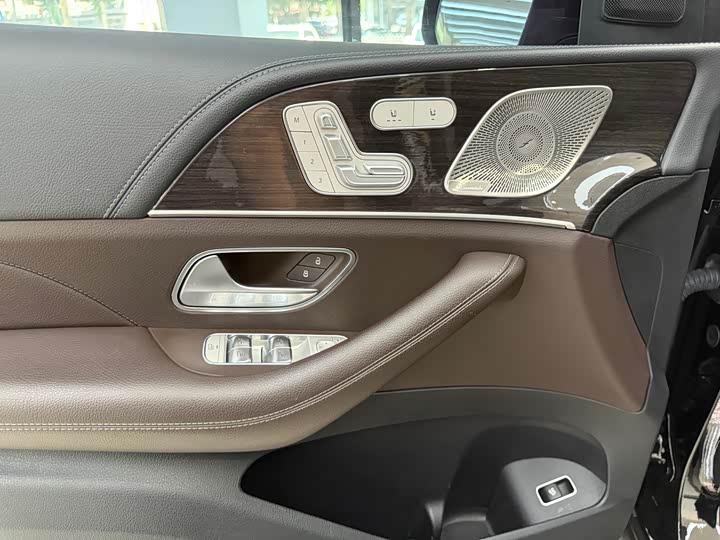 Фото 20 - Mercedes-Benz GLS-Class