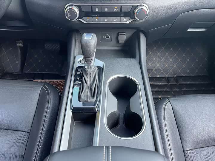 Фото 11 - Nissan Teana