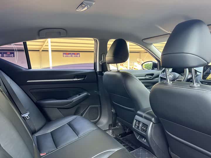 Фото 13 - Nissan Teana