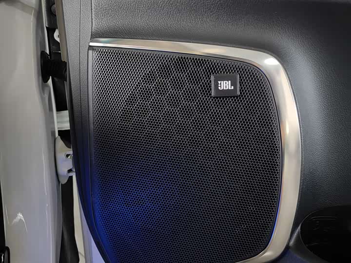 Фото 11 - Toyota Vellfire