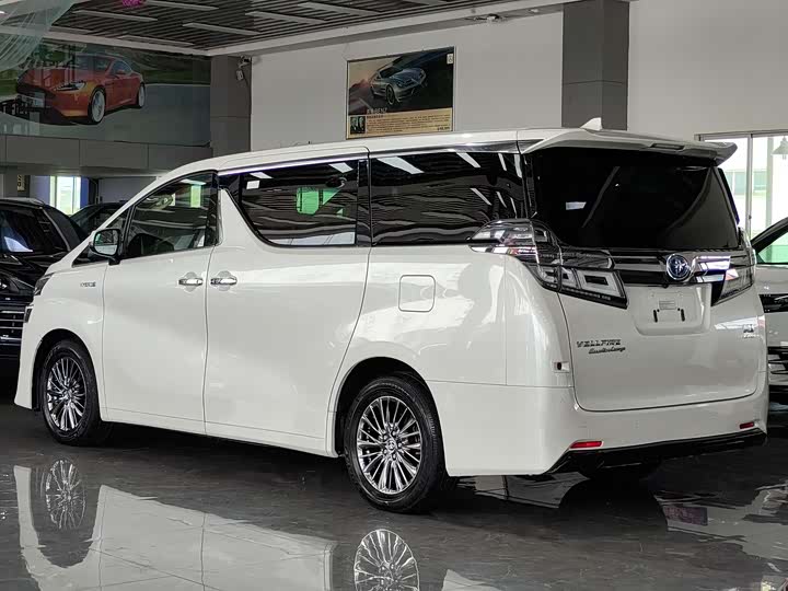 Фото 16 - Toyota Vellfire