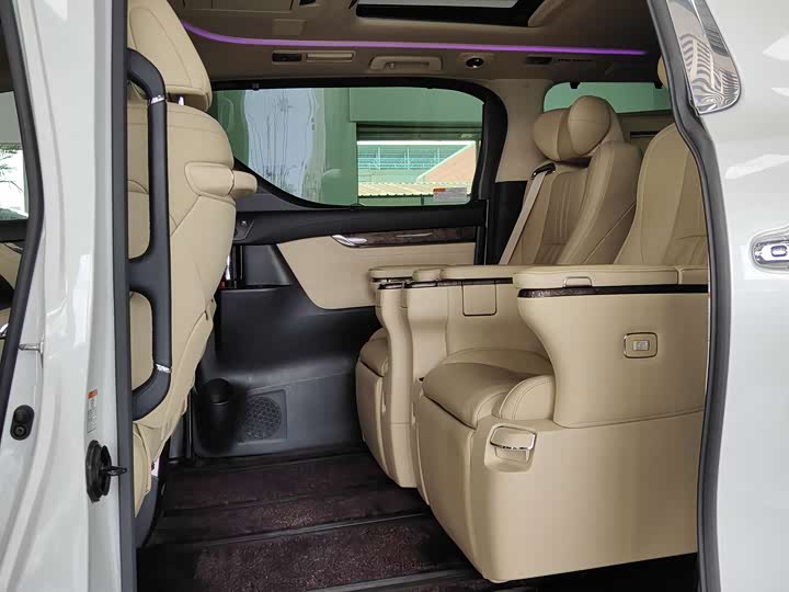 Фото 4 - Toyota Vellfire