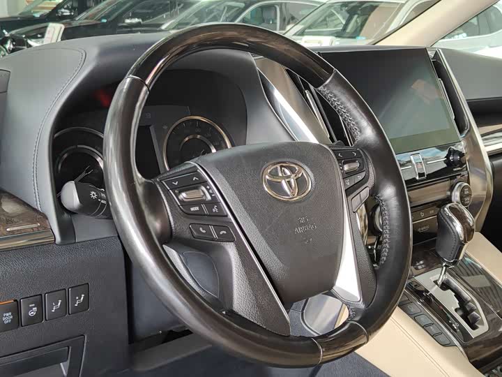 Фото 5 - Toyota Vellfire