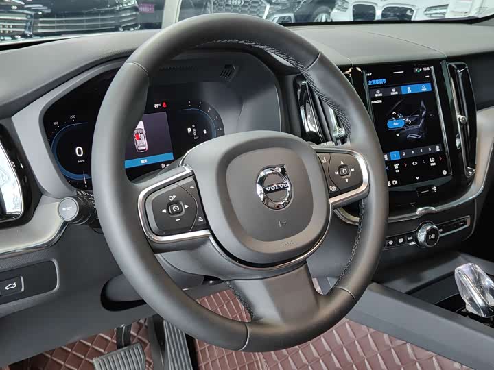 Фото 9 - Volvo XC60