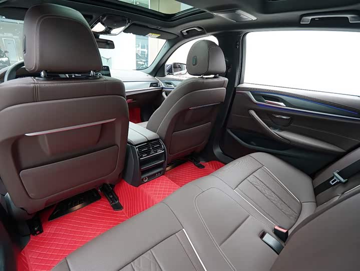 Фото 16 - BMW 5 Series