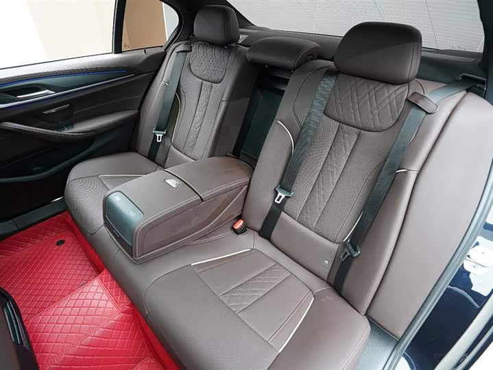 Фото 17 - BMW 5 Series