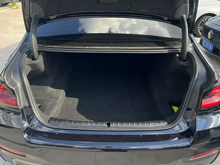 Фото 15 - BMW 5 Series