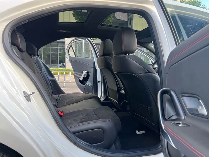 Фото 15 - Mercedes-Benz A-Class