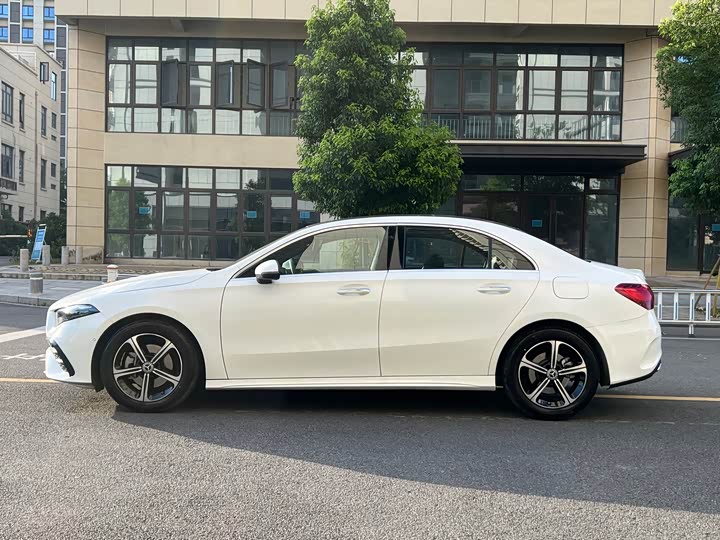 Фото 8 - Mercedes-Benz A-Class