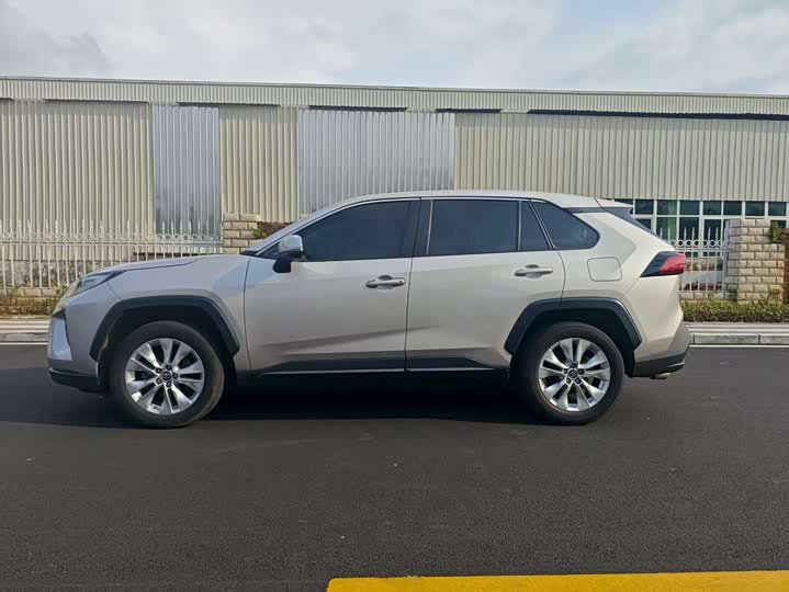 Фото 3 - Toyota Wildlander