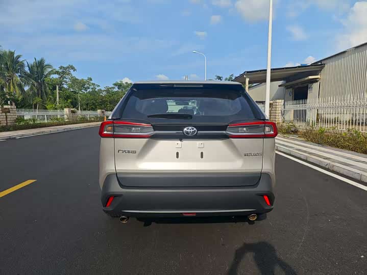 Фото 4 - Toyota Wildlander