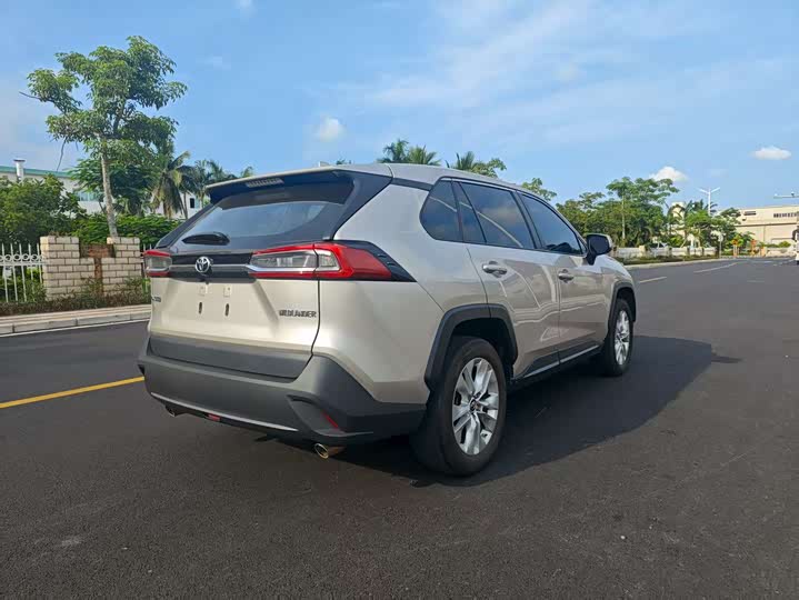 Фото 5 - Toyota Wildlander