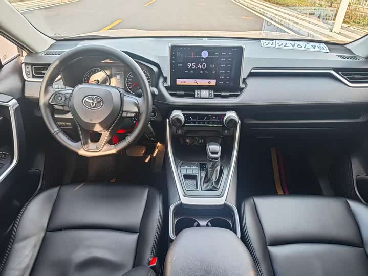 Фото 9 - Toyota Wildlander