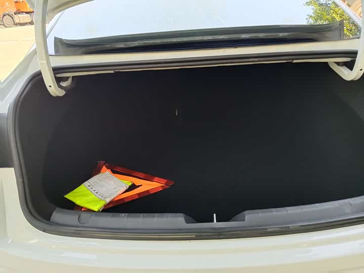 Фото 10 - Geely Preface