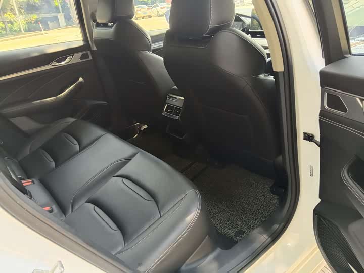 Фото 8 - Geely Preface