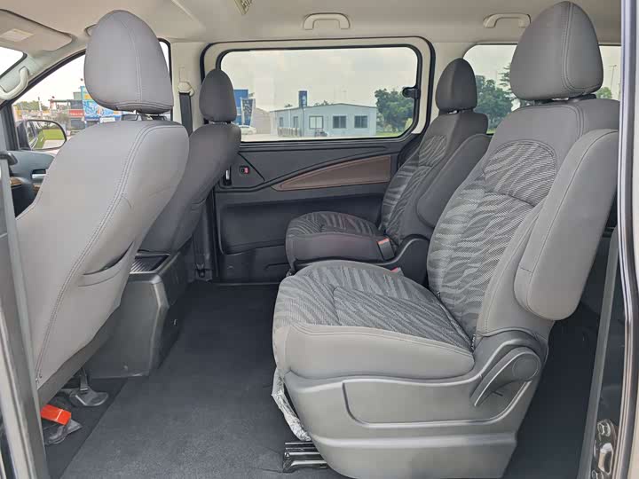 Фото 17 - Dongfeng Forthing Lingzhi Plus