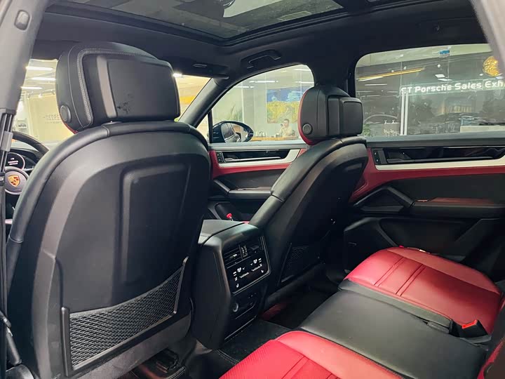 Фото 9 - Porsche Cayenne