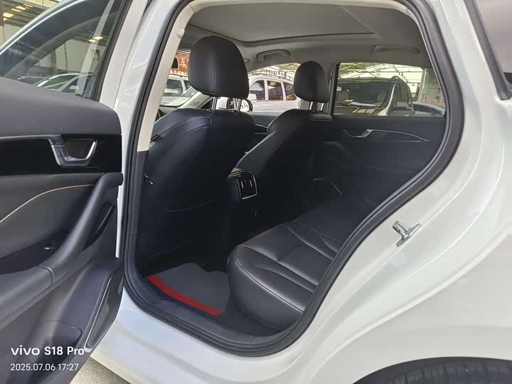 Фото 8 - Bestune B70