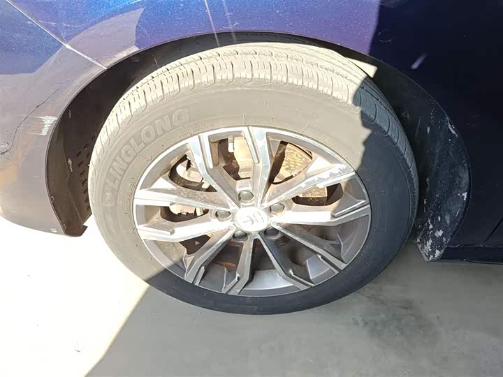 Фото 23 - BYD Song Max