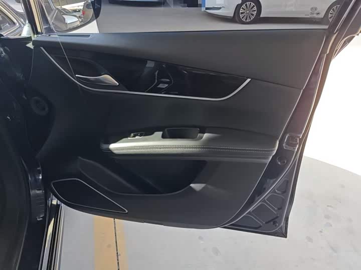 Фото 26 - BYD Song Max