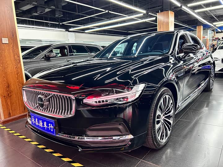 Фото 1 - Volvo S90