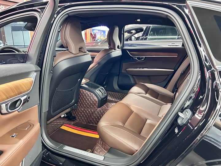 Фото 11 - Volvo S90