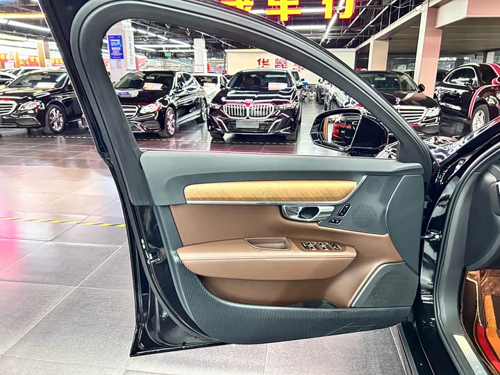 Фото 8 - Volvo S90