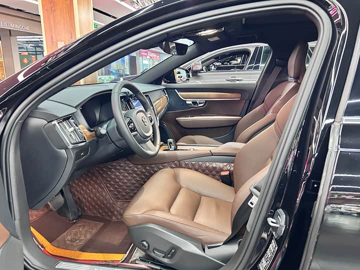 Фото 9 - Volvo S90