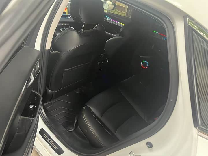 Фото 12 - Geely Preface