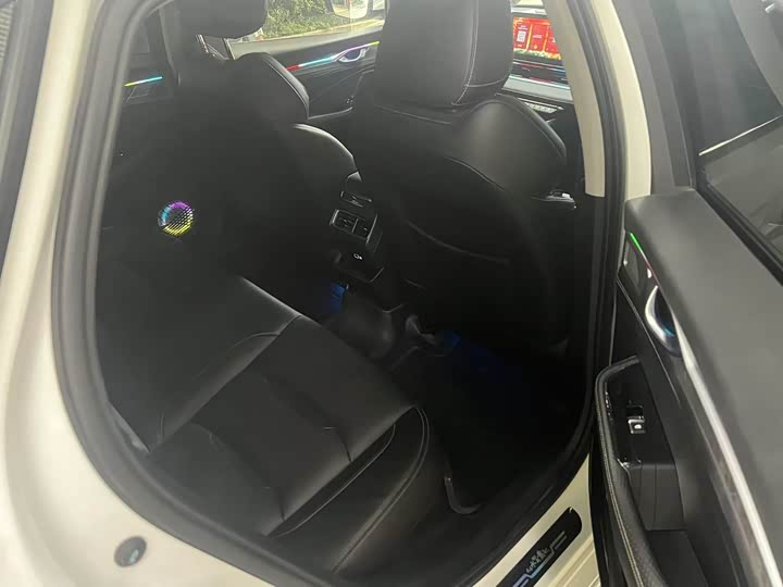 Фото 14 - Geely Preface