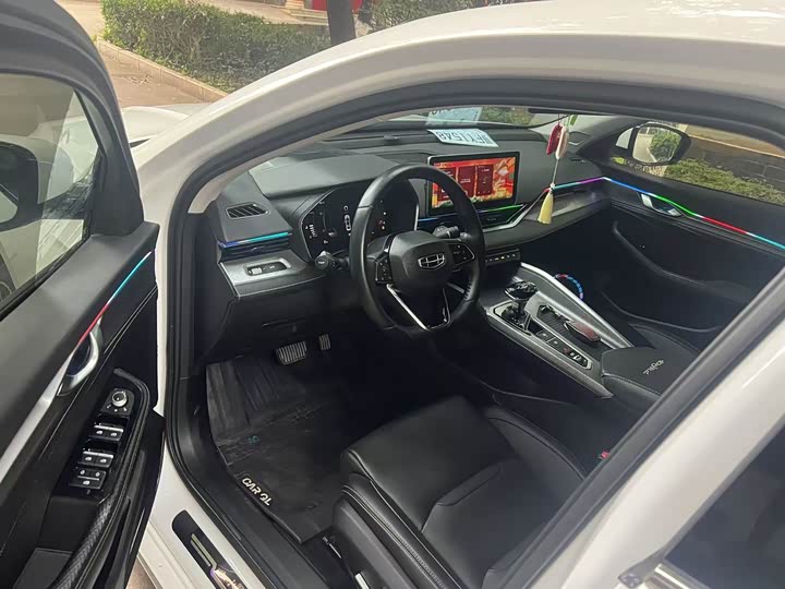 Фото 7 - Geely Preface