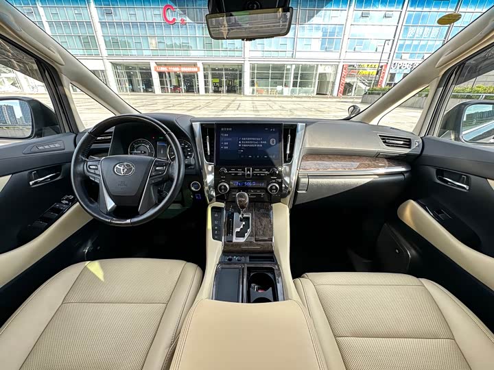 Фото 10 - Toyota Vellfire