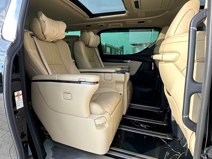 Фото 11 - Toyota Vellfire