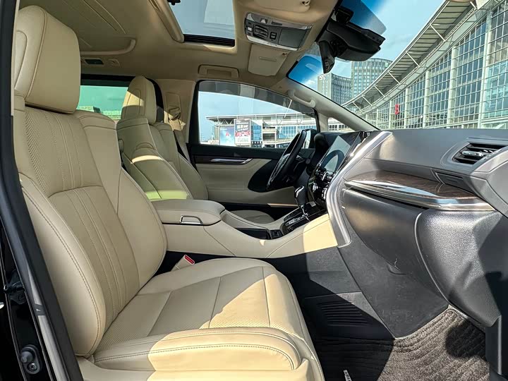 Фото 12 - Toyota Vellfire