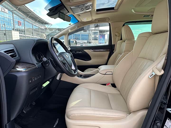 Фото 8 - Toyota Vellfire