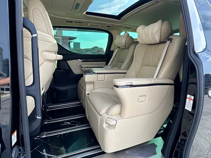 Фото 9 - Toyota Vellfire