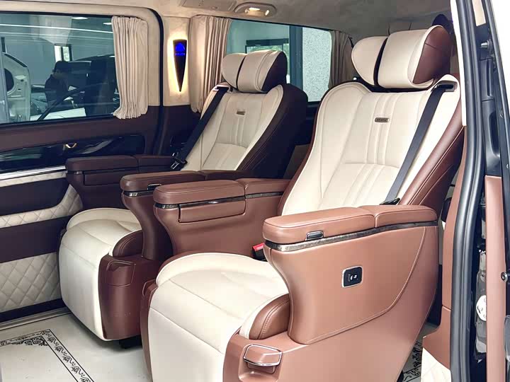 Фото 9 - Mercedes-Benz Vito